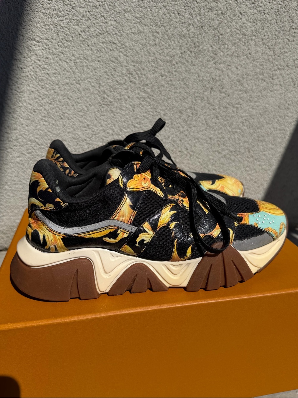 Versace Trigreca Barocco Print Sneakers Black Gold – Men’s 10-11 – Lightly Worn